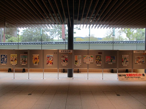バスターミナル展示(2)