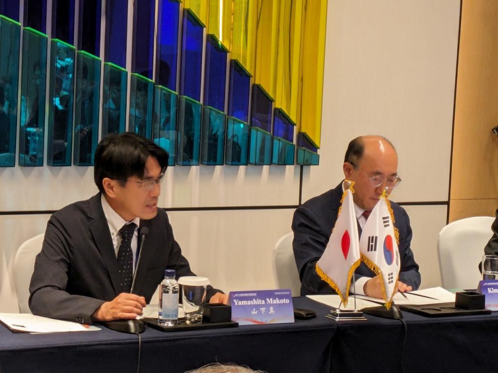 山下知事