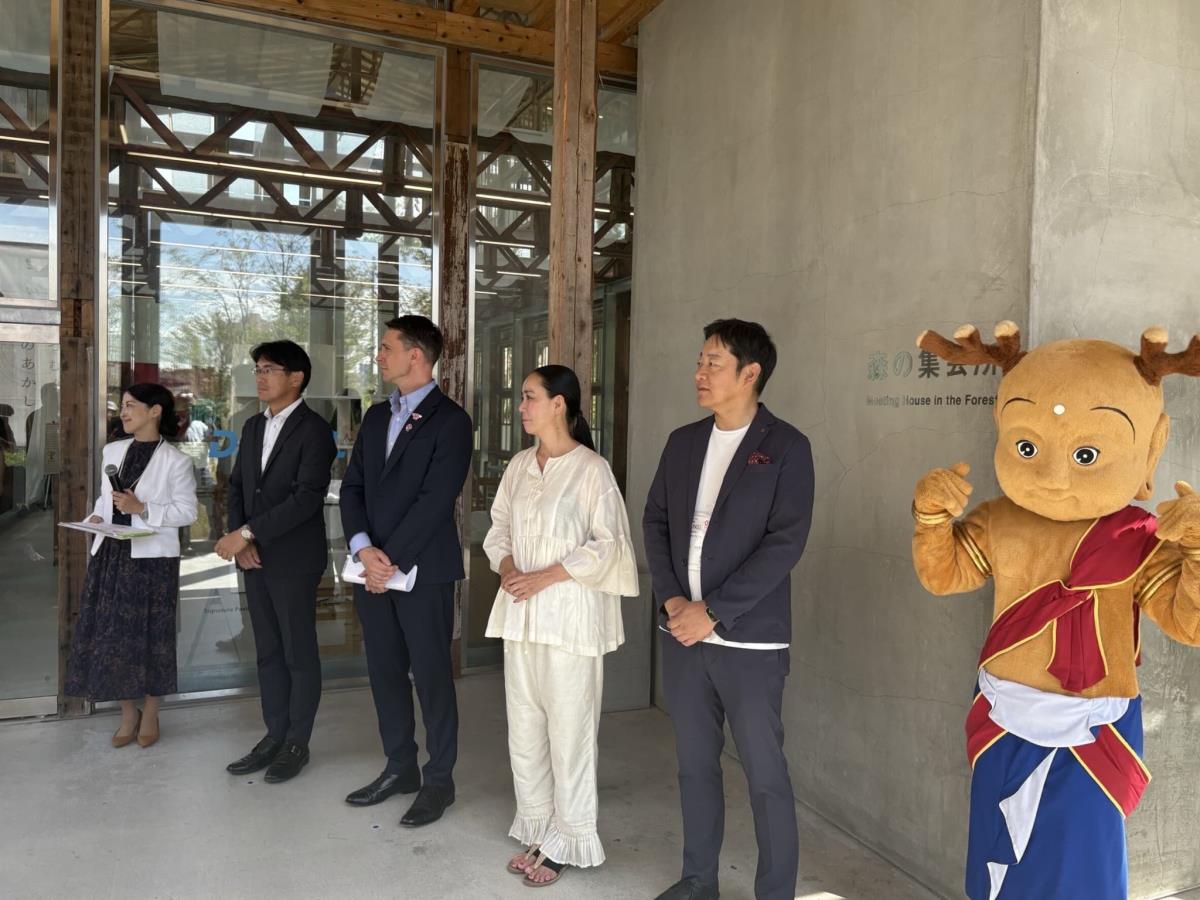 知事とせんとくん