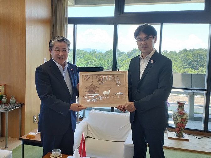 在大阪中国総領事表敬訪問写真2