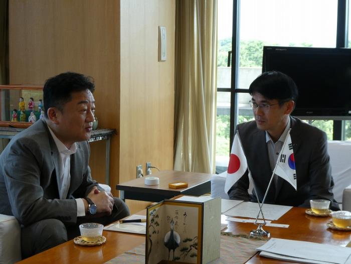 大阪大韓民国総領事館表敬訪問写真1