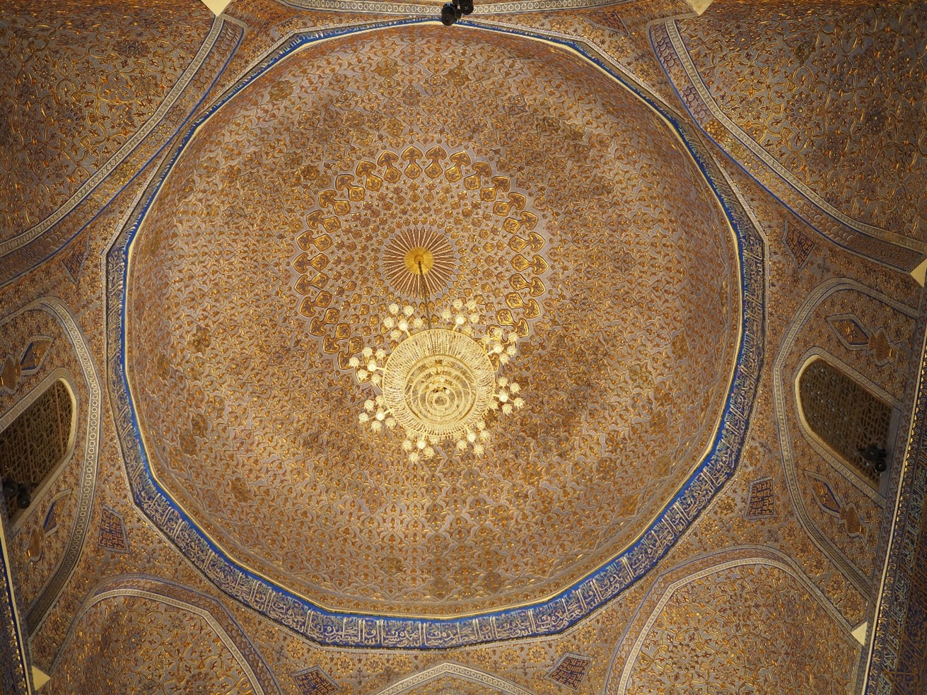 グーリ・アミール廟内部