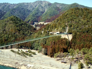30.谷瀬の吊り橋(たにせのつりはし)
